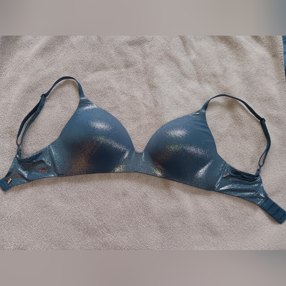 Victoria's Secret Blue Shimmer Metallic Bra. 32D. - Picture 11 of 12